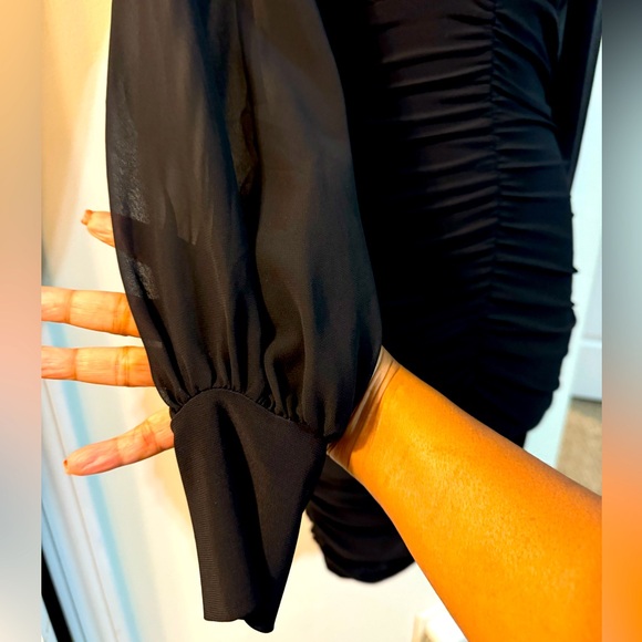 Windsor PTP 14 -15 Deep V Neck Ruched
Scrunched Mini Dress - Picture 5 of 8